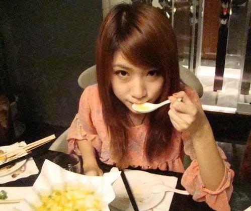 女主播吃佛手瓜,美味与挑战并存