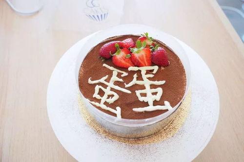 月月糖果吃瓜蛋糕