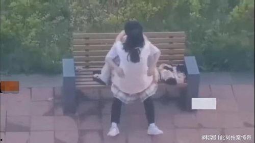 最新吃瓜情侣照片,甜蜜互动引网友热议